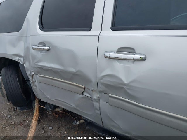Chevrolet Suburban 1500 Ls 2014 1GNSCHE01ER129155 Image 19