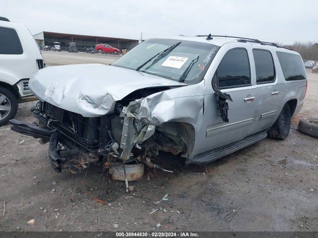 Chevrolet Suburban 1500 Ls 2014 1GNSCHE01ER129155 Image 2