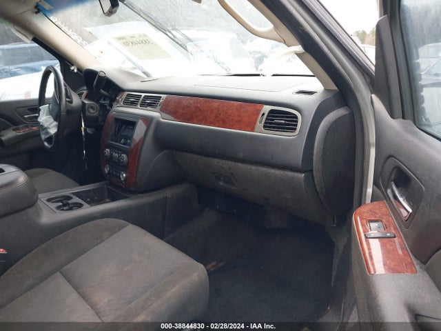 Chevrolet Suburban 1500 Ls 2014 1GNSCHE01ER129155 Image 5