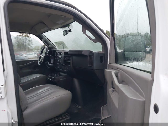 Chevrolet Express 2500 Work Van 2019 1GCWGAFP0K1196096 Image 5
