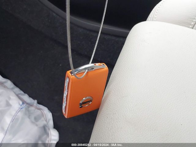 YV4L12UE4R2228870 Volvo Xc40 B5 Plus Bright Theme