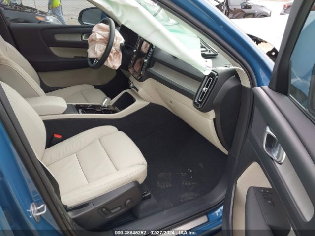 YV4L12UE4R2228870 Volvo Xc40 B5 Plus Bright Theme