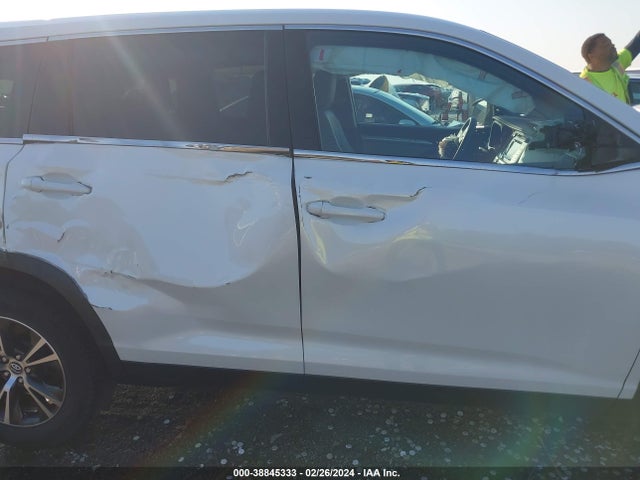 Toyota Highlander Le 2019 5TDZARFH7KS055048 Image 14