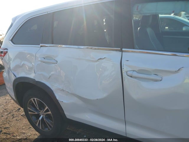Toyota Highlander Le 2019 5TDZARFH7KS055048 Image 18