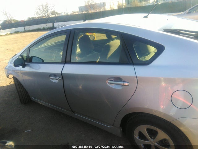 Toyota Prius Two 2015 JTDKN3DU9F1932225 Image 15