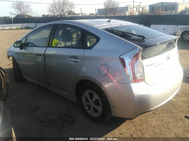 Toyota Prius Two 2015 JTDKN3DU9F1932225 Image 3