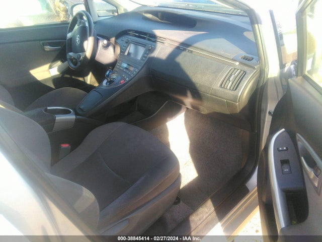Toyota Prius Two 2015 JTDKN3DU9F1932225 Image 5