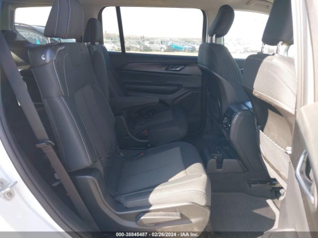 1C4RJKAG8P8821872 Jeep Grand Cherokee L Laredo 4x4