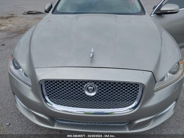 2011 JAGUAR XJ SAJWA2GB1BLV04781 Photo 5