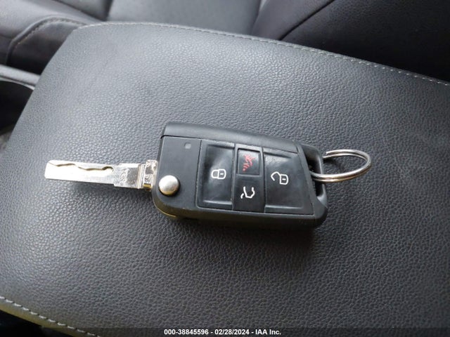 3VW217AU1FM015528 Volkswagen Golf Tsi S 4-door