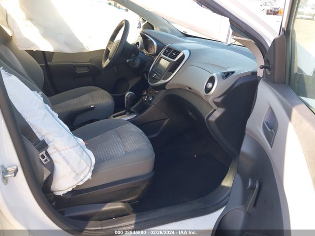 Chevrolet Sonic Ls Auto 2017 1G1JB5SH8H4103923 Image 5