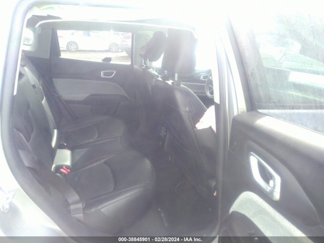 3C4NJDFB3NT191636 Jeep Compass Latitude Lux