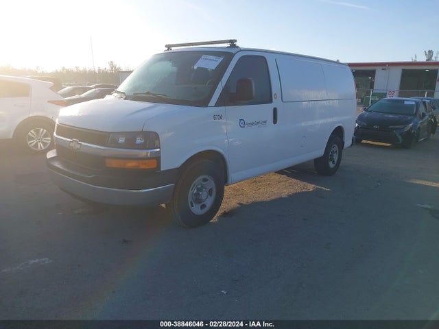 Chevrolet Express 2500 Work Van 2014 1GCWGFBA1E1141062 Image 2