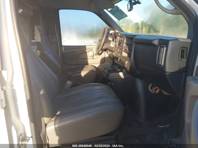 Chevrolet Express 2500 Work Van 2014 1GCWGFBA1E1141062 Image 5
