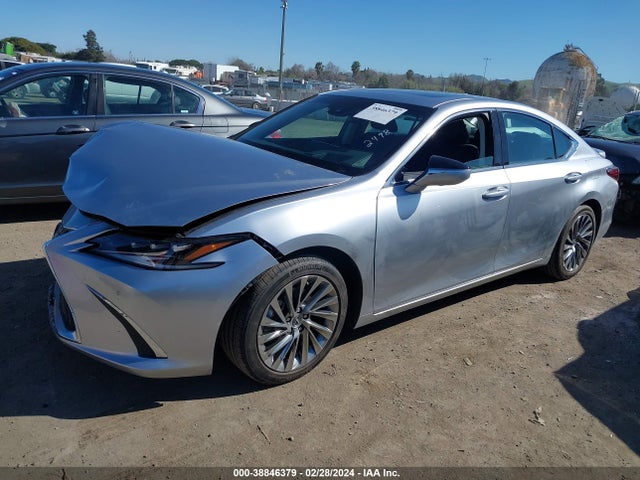 58AEA1C14RU042498 Lexus Es 300h Luxury