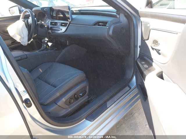 58AEA1C14RU042498 Lexus Es 300h Luxury