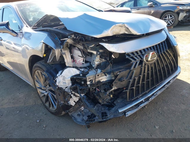 58AEA1C14RU042498 Lexus Es 300h Luxury