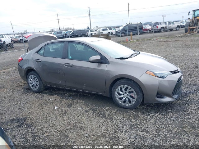 Toyota COROLLA LE 2018 2T1BURHE7JC118927 Image 1