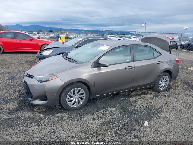Toyota COROLLA LE 2018 2T1BURHE7JC118927 Image 2
