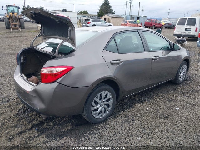 Toyota COROLLA LE 2018 2T1BURHE7JC118927 Image 4