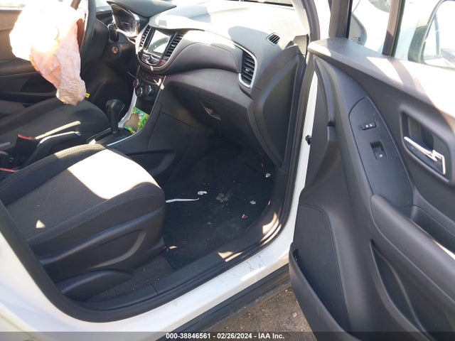 Chevrolet TRAX LS 2019 3GNCJKSB2KL392643 Image 5