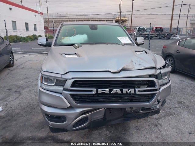 1C6RREJTXKN771663 RAM 1500 Laramie  4x2 5'7 Box