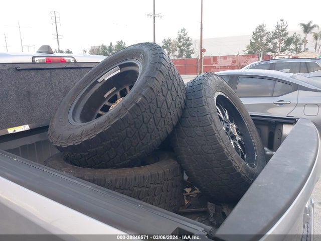 1C6RREJTXKN771663 RAM 1500 Laramie  4x2 5'7 Box