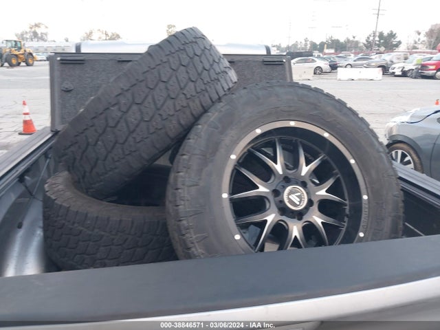1C6RREJTXKN771663 RAM 1500 Laramie  4x2 5'7 Box