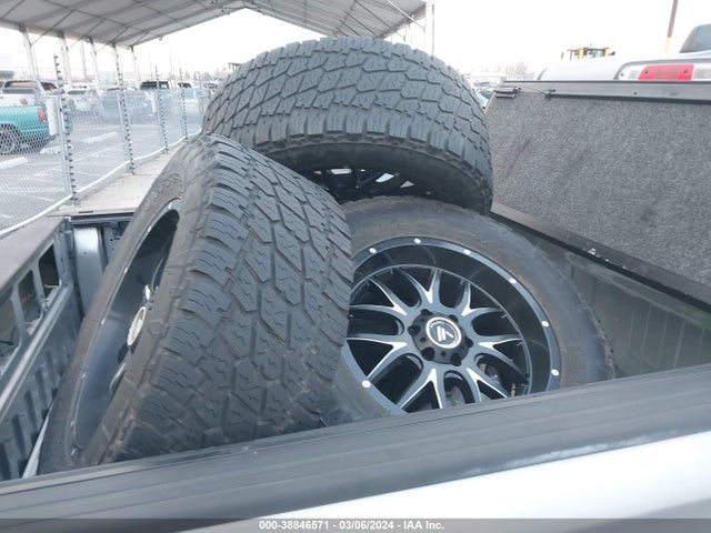 1C6RREJTXKN771663 RAM 1500 Laramie  4x2 5'7 Box