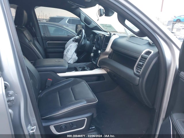 1C6RREJTXKN771663 RAM 1500 Laramie  4x2 5'7 Box