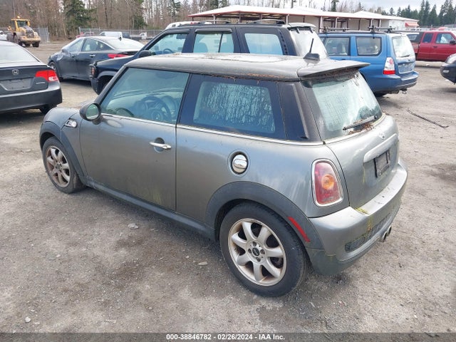 2010 MINI COOPER S WMWMF7C50ATX44565 Photo 2