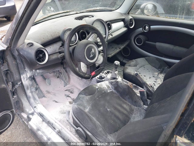 2010 MINI COOPER S WMWMF7C50ATX44565 Photo 7
