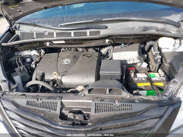 Toyota Sienna L 7 Passenger 2017 5TDZZ3DC5HS873416 Image 10