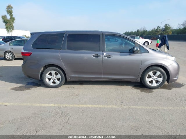 Toyota Sienna L 7 Passenger 2017 5TDZZ3DC5HS873416 Image 13