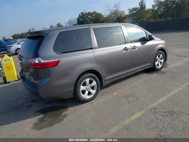 Toyota Sienna L 7 Passenger 2017 5TDZZ3DC5HS873416 Image 4