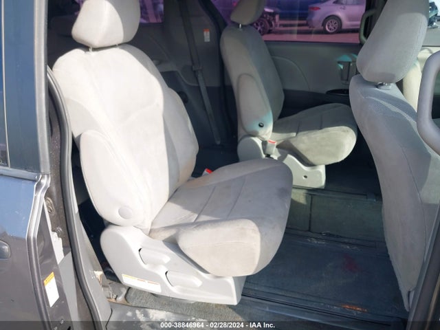 Toyota Sienna L 7 Passenger 2017 5TDZZ3DC5HS873416 Image 8