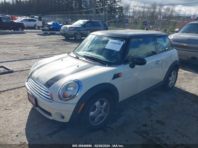 2010 MINI COOPER WMWMF3C5XATU77718 Photo 1