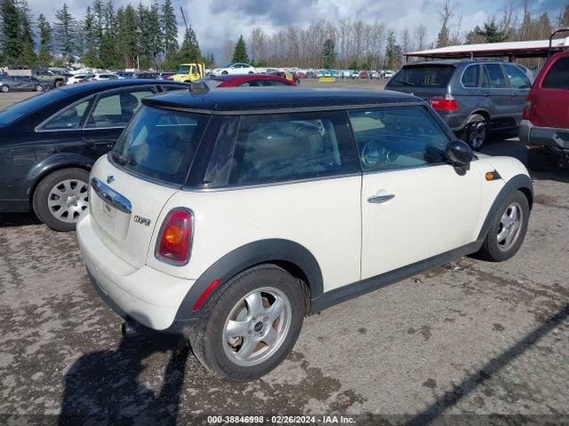 2010 MINI COOPER WMWMF3C5XATU77718 Photo 3