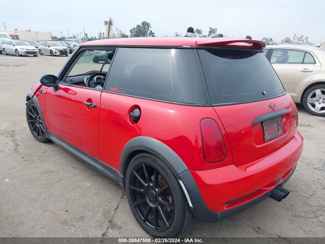 2006 MINI COOPER S WMWRE33586TJ40643 Photo 2