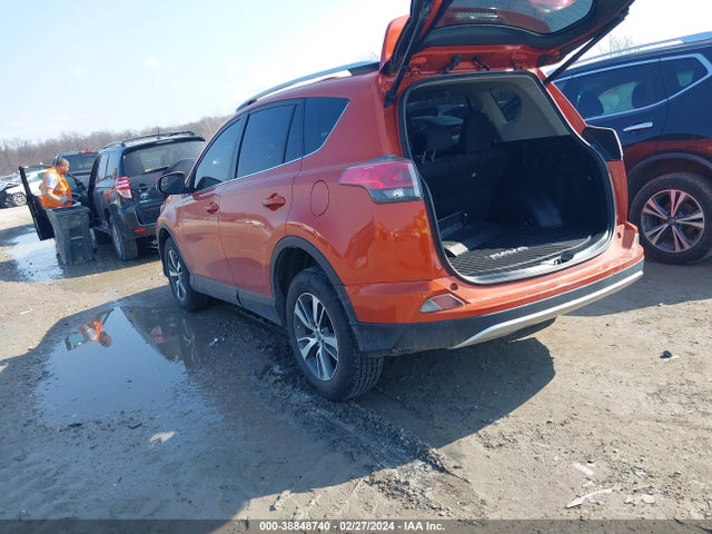 Toyota Rav4 Xle 2016 JTMRFREV9GD186400 Image 3