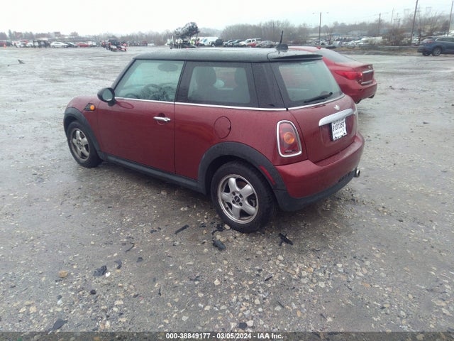 2008 MINI COOPER WMWMF33548TU67440 Photo 2