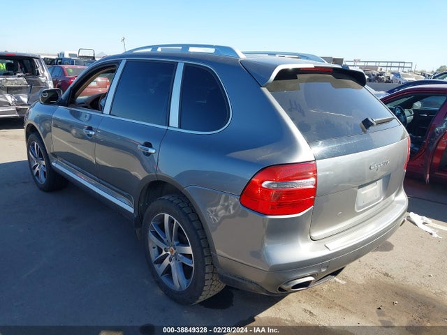 2010 PORSCHE CAYENNE WP1AA2AP3ALA06236 Photo 2