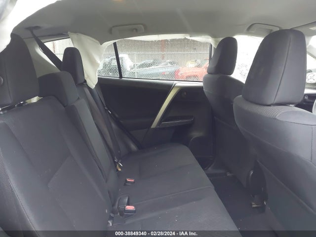 Toyota RAV4 LE 2016 JTMBFREV9GD185054 Image 8
