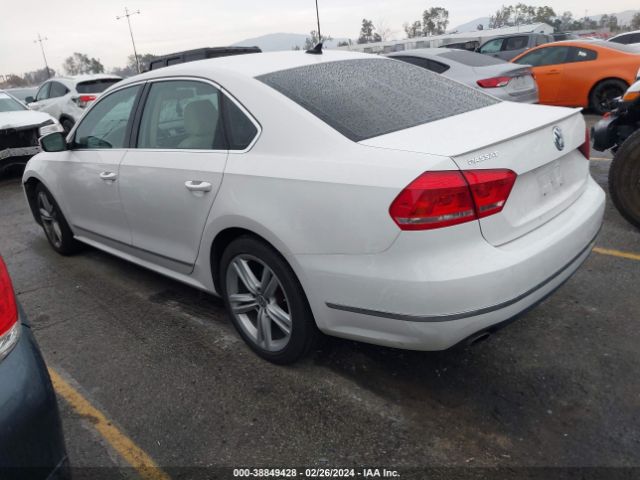 1VWBT7A37FC104135 Volkswagen Passat 1.8t Se