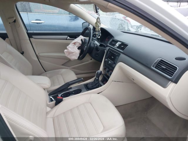 1VWBT7A37FC104135 Volkswagen Passat 1.8t Se