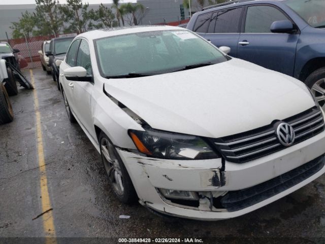 1VWBT7A37FC104135 Volkswagen Passat 1.8t Se