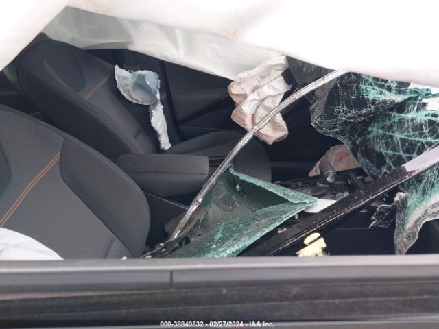 KNDCP3LE0R5121922 KIA NIRO LX