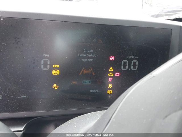 KNDCP3LE0R5121922 KIA NIRO LX