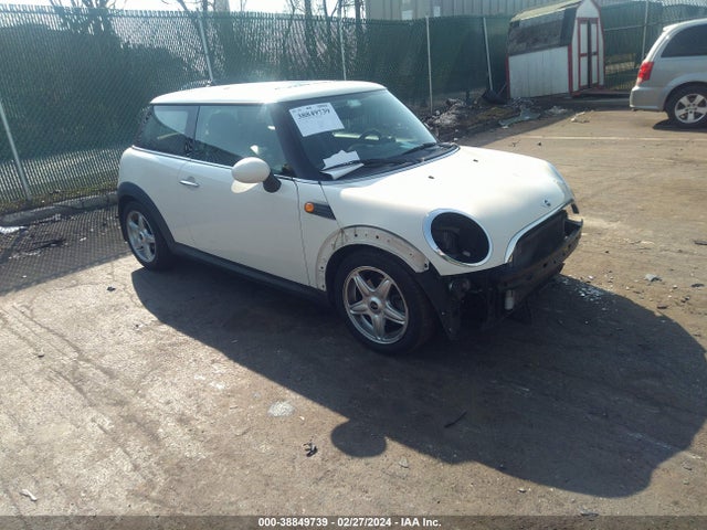 2009 MINI COOPER WMWMF33589TW76326 Photo 0