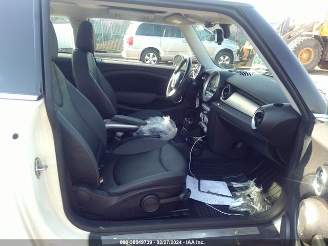 2009 MINI COOPER WMWMF33589TW76326 Photo 4